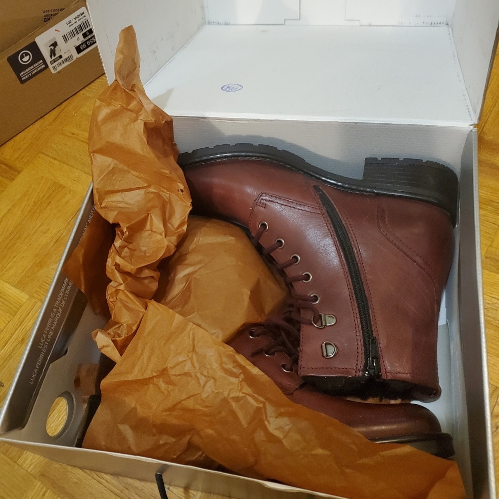 Boots - Picture 2 of 7